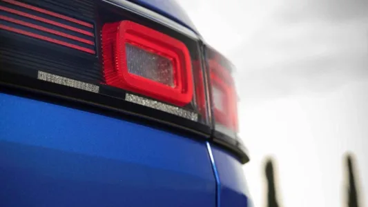 Adiós al Volkswagen Polo que conocías: ahora es 100% eléctrico, tiene 455 km de autonomía y cuesta 25.990 euros (con ayudas)