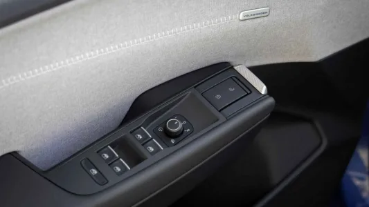 Adiós al Volkswagen Polo que conocías: ahora es 100% eléctrico, tiene 455 km de autonomía y cuesta 25.990 euros (con ayudas)