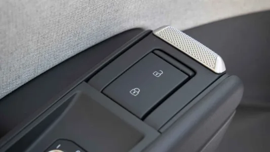 Adiós al Volkswagen Polo que conocías: ahora es 100% eléctrico, tiene 455 km de autonomía y cuesta 25.990 euros (con ayudas)