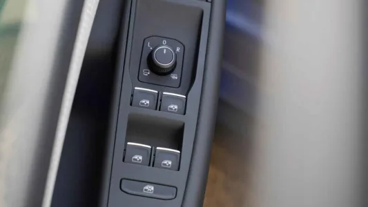 Adiós al Volkswagen Polo que conocías: ahora es 100% eléctrico, tiene 455 km de autonomía y cuesta 25.990 euros (con ayudas)