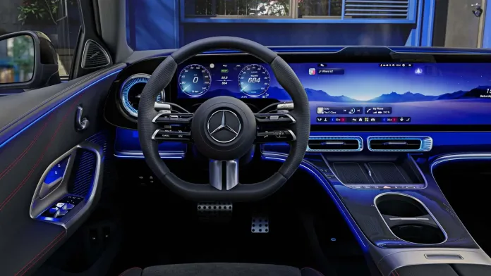 Mercedes vuelve a los botones físicos… pero mantendrá sus enormes pantallas