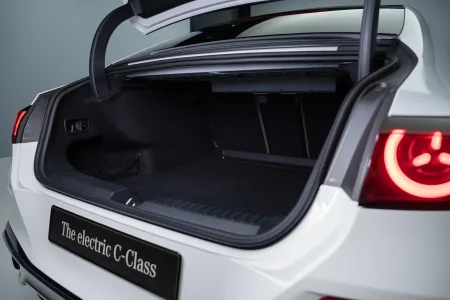 El Mercedes Clase C eléctrico ya tiene precio: 743 km para olvidar al diésel