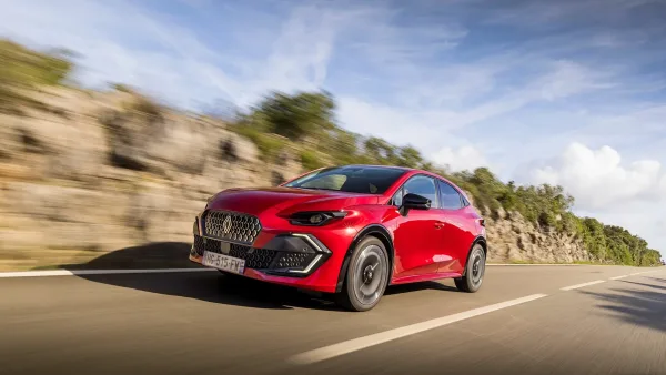 El Renault Clio que se ríe de las gasolineras: hasta 1.450 km de autonomía con GLP y gasolina