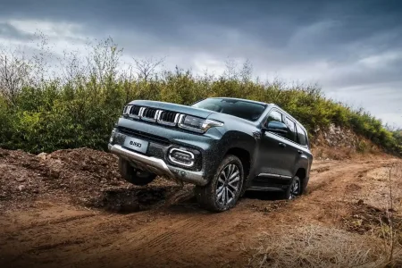 Este todoterreno de siete plazas desafía al Land Cruiser por menos de 50.000 euros