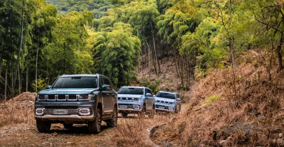 Este todoterreno de siete plazas desafía al Land Cruiser por menos de 50.000 euros