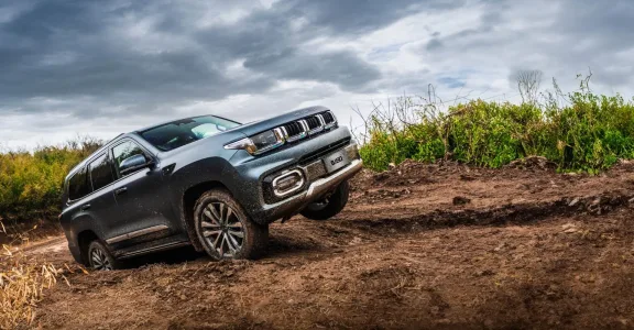 Este todoterreno de siete plazas desafía al Land Cruiser por menos de 50.000 euros