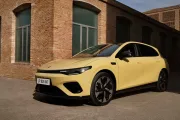 España se rinde al coche eléctrico chino: así están cayendo las fábricas en sus manos
