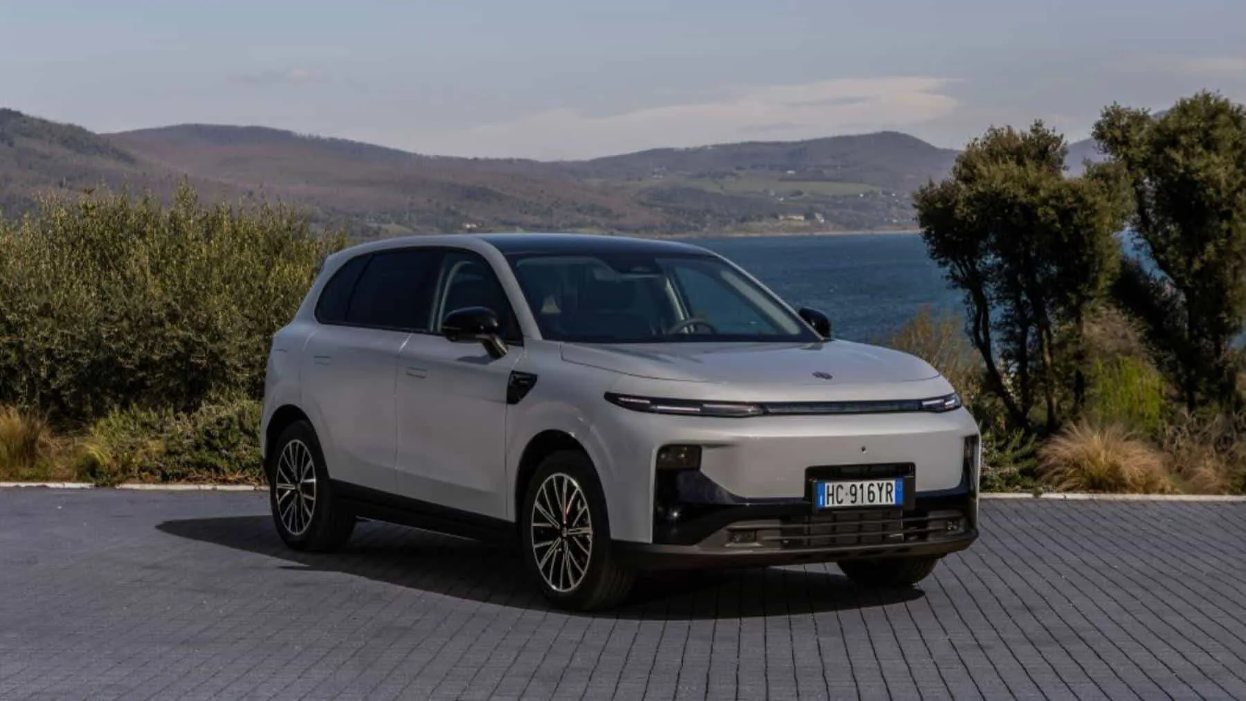 España se rinde al coche eléctrico chino: así están cayendo las fábricas en sus manos