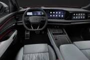 Así es el interior del SUV más lujoso de Audi: el Q9 con hasta siete plazas y que dice adiós al negro piano