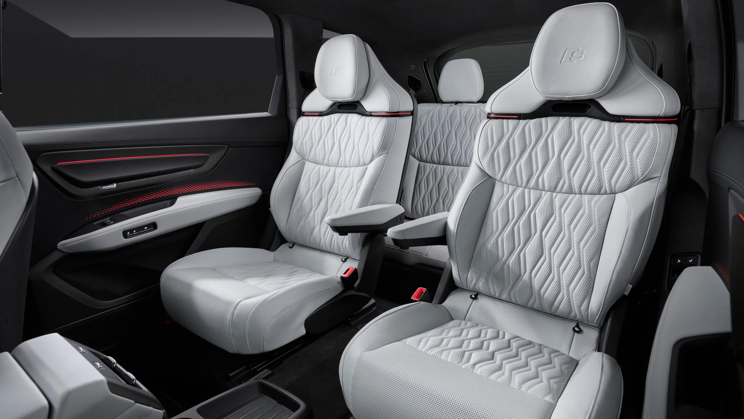 Así es el interior del SUV más lujoso de Audi: el Q9 con hasta siete plazas y que dice adiós al negro piano