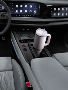 Así es el interior del SUV más lujoso de Audi: el Q9 con hasta siete plazas y que dice adiós al negro piano
