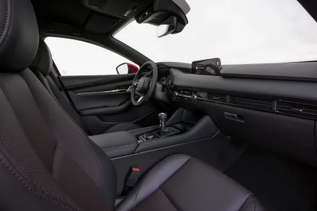 El Mazda3 se pone al día, pero los cambios son tan sutiles que ni los notarás