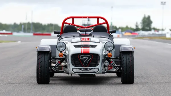 El coche más analógico del mercado se viste de Nürburgring: Caterham celebra el Infierno Verde a su manera