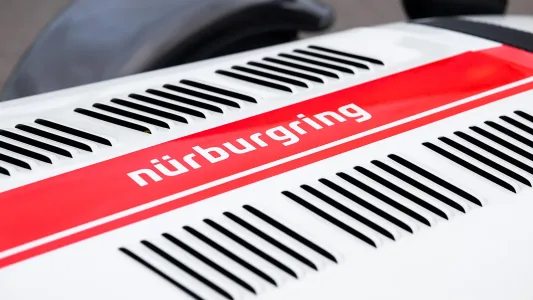El coche mas analogico del mercado se viste de nurburgring caterham celebra el infierno verde a su manera 3