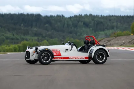 El coche mas analogico del mercado se viste de nurburgring caterham celebra el infierno verde a su manera 4