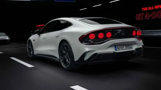Mercedes amg va a por el porsche taycan con un gt electrico de casi 1 200 cv y sonido de v8 32