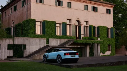 Ferrari acaba de cruzar su linea roja su primer electrico tiene 1 050 cv cuatro motores y diseno del creador del iphone 13