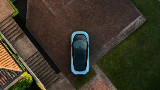Ferrari acaba de cruzar su linea roja su primer electrico tiene 1 050 cv cuatro motores y diseno del creador del iphone 14