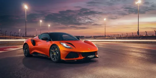 Lotus acaba de hacer más serio al Emira: 420 CV, dieta ligera y el turbo de Mercedes-AMG más exprimido