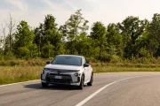 Lancia vuelve a lo sencillo: un Ypsilon de gasolina, manual y más barato para quien aún no quiere electrificarse