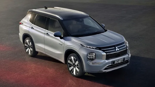 Olvídate del SUV chino de moda: este PHEV japonés cuesta menos de 30.000 euros y tiene 306 CV