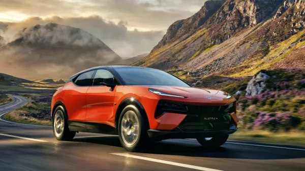 Lotus quiere pelear con Porsche a lo grande: el Eletre X llega con motor híbrido y 1.200 km de autonomía