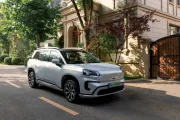 GAC aterriza en España con precios de derribo: eléctricos desde 22.195 euros y garantía de ocho años