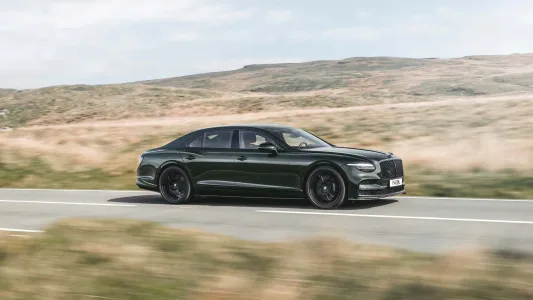 Bentley acaba de tocar uno de sus simbolos mas sagrados el flying spur dice adios a los dobles faros 1