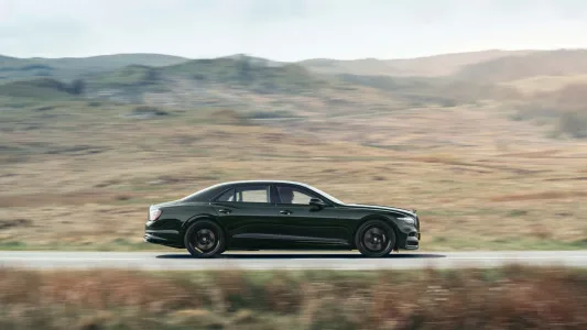 Bentley acaba de tocar uno de sus simbolos mas sagrados el flying spur dice adios a los dobles faros 2