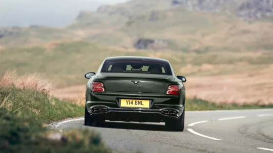 Bentley acaba de tocar uno de sus simbolos mas sagrados el flying spur dice adios a los dobles faros 4
