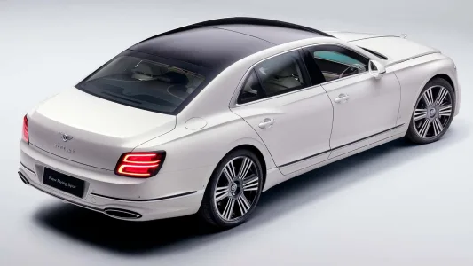 Bentley acaba de tocar uno de sus simbolos mas sagrados el flying spur dice adios a los dobles faros 9