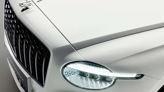 Bentley acaba de tocar uno de sus simbolos mas sagrados el flying spur dice adios a los dobles faros 10