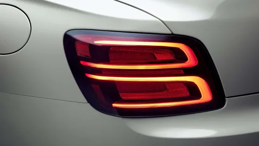 Bentley acaba de tocar uno de sus simbolos mas sagrados el flying spur dice adios a los dobles faros 11