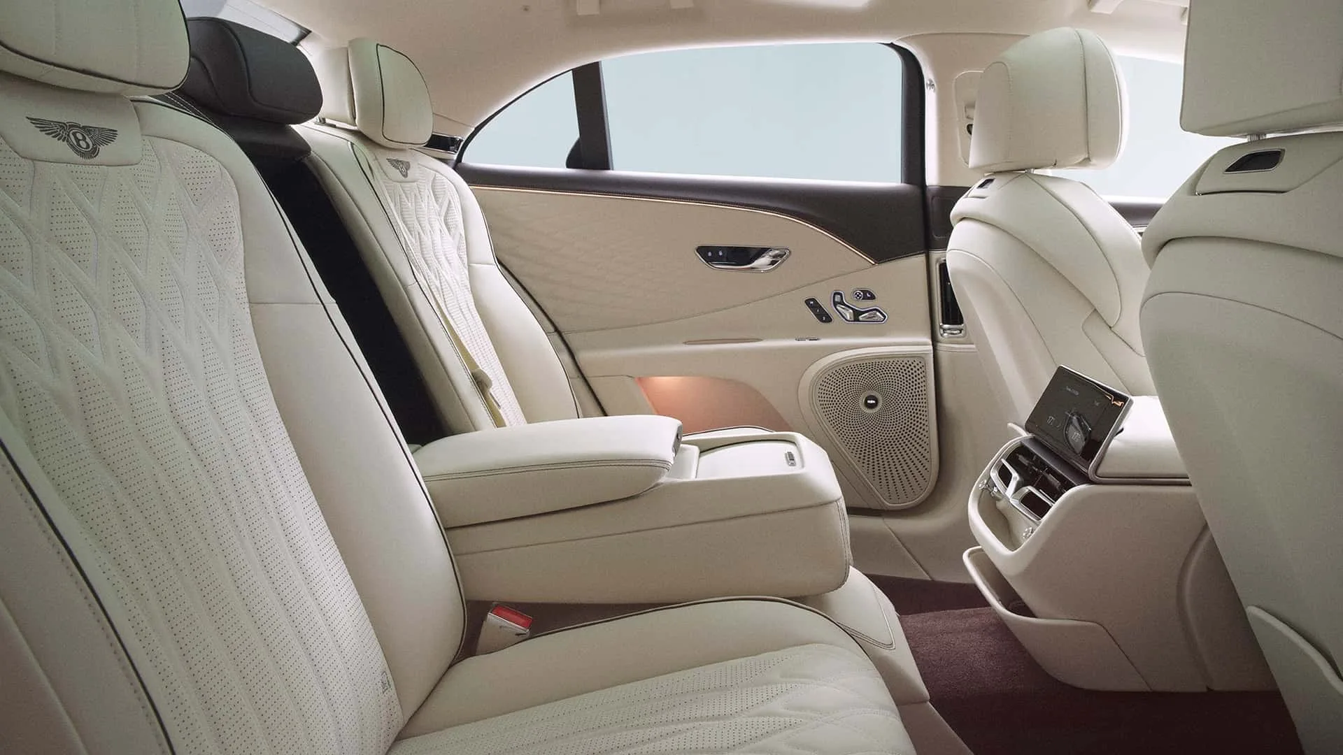 Bentley acaba de tocar uno de sus simbolos mas sagrados el flying spur dice adios a los dobles faros 12