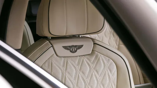 Bentley acaba de tocar uno de sus simbolos mas sagrados el flying spur dice adios a los dobles faros 13