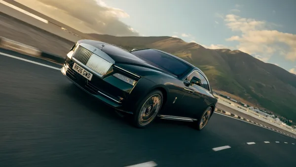Rolls-Royce afina el Spectre tras el frenazo de ventas: más autonomía, más potencia y lujo sin anestesia