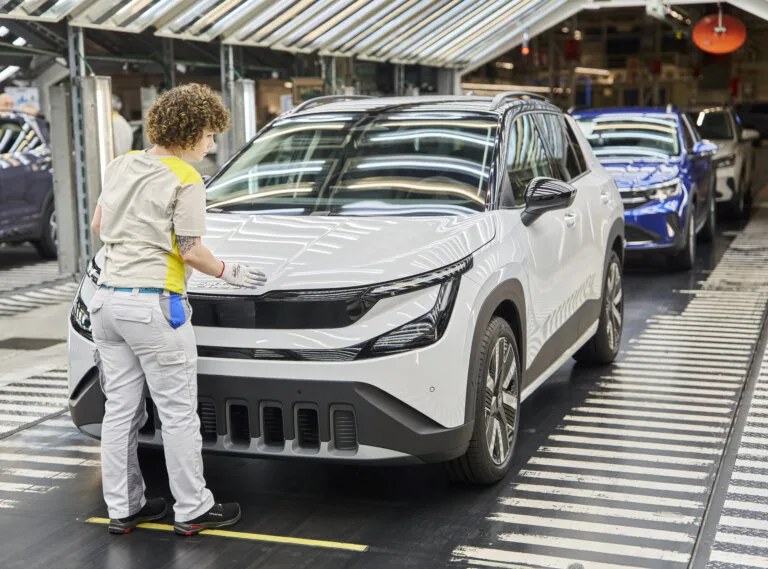 El coche electrico barato de skoda ya es espanol arranca la produccion del epiq en navarra