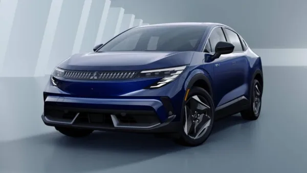 El Leaf cambia de traje y Mitsubishi le pone apellido propio para entrar en la batalla de los SUV eléctricos