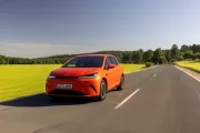 El BYD Dolphin G DM-i llega con una receta letal: 105 km eléctricos, 1.040 km totales y menos de 19.000 euros