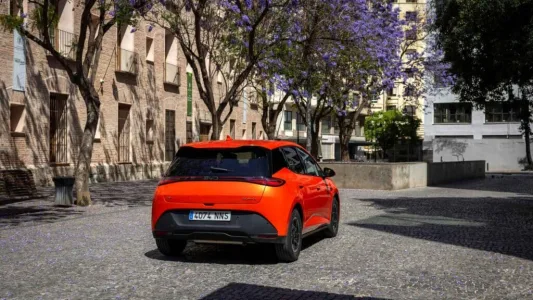 El byd dolphin g dm i llega con una receta letal 105 km electricos 1 040 km totales y menos de 19 000 euros 32