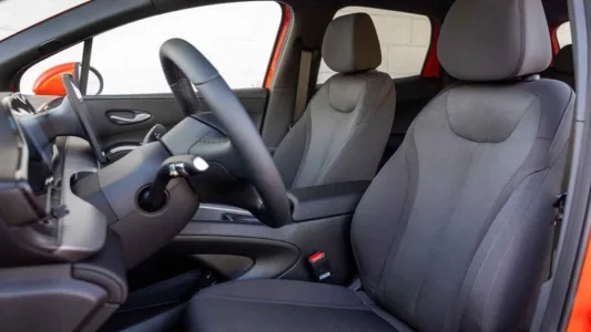 El byd dolphin g dm i llega con una receta letal 105 km electricos 1 040 km totales y menos de 19 000 euros 39