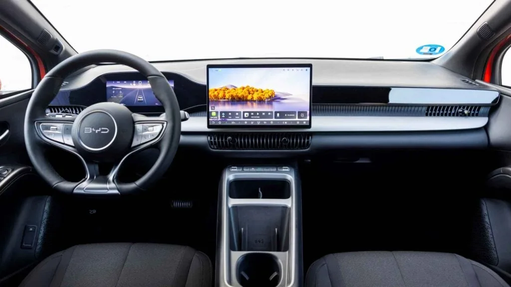 El byd dolphin g dm i llega con una receta letal 105 km electricos 1 040 km totales y menos de 19 000 euros 40