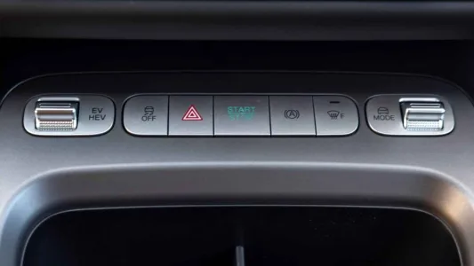 El byd dolphin g dm i llega con una receta letal 105 km electricos 1 040 km totales y menos de 19 000 euros 44