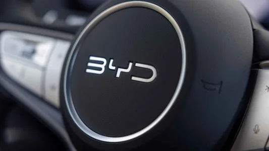 El byd dolphin g dm i llega con una receta letal 105 km electricos 1 040 km totales y menos de 19 000 euros 48