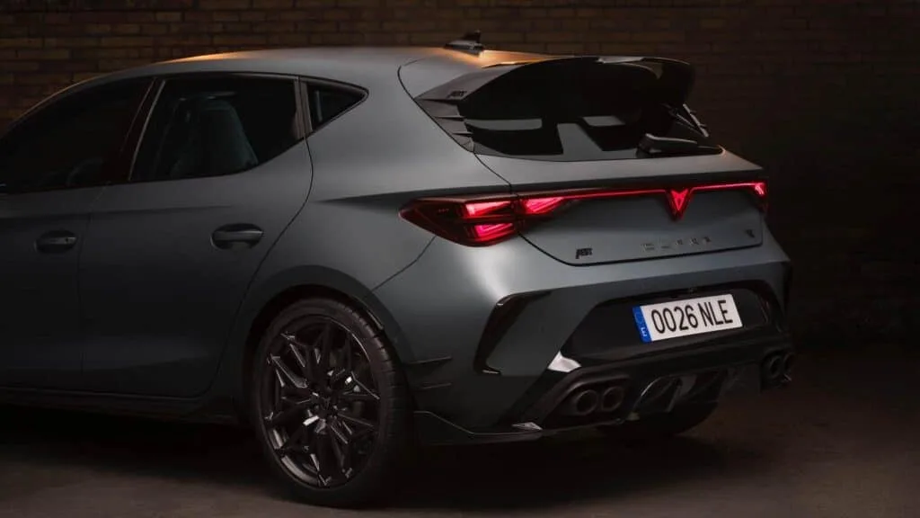 El leon y el formentor tendran version mas agresiva sin pasar por el vz llega custom cupra by abt
