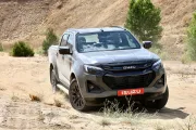 La rival más discreta de la Hilux vuelve más seria: nuevo diésel 2.2, más par y automática de ocho marchas