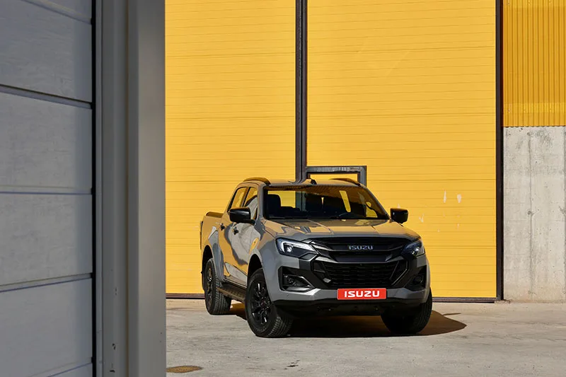 Japon tiene otra pick up casi irrompible y no se llama hilux la nueva isuzu d max llega con mas par y cambio de 8 marchas 2
