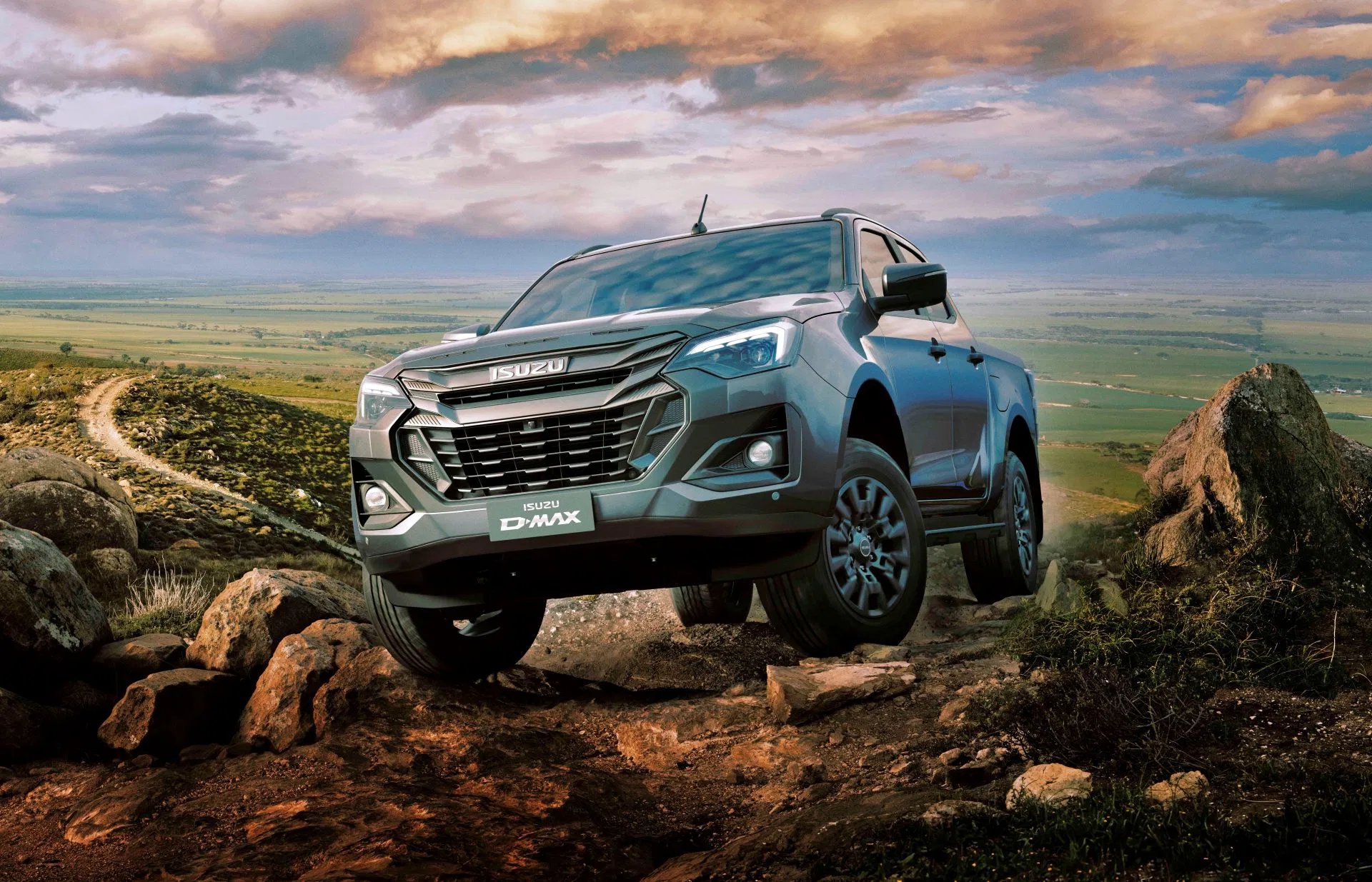 Japon tiene otra pick up casi irrompible y no se llama hilux la nueva isuzu d max llega con mas par y cambio de 8 marchas 3