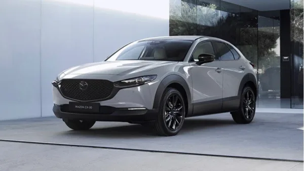 Mazda afina el CX-30: más equipamiento, nuevos detalles de diseño y una edición especial Makoto