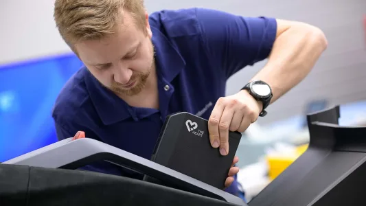 Bmw ya tiene casi listo el m3 electrico y lo ha puesto junto al e30 para pedir permiso a los puristas 7